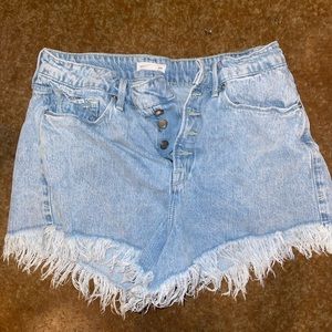 Good American high rise shorts. Missing top button.